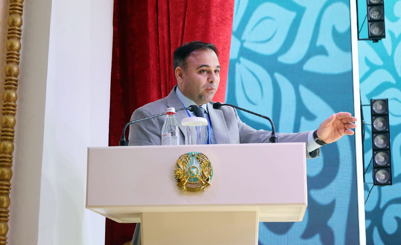 Folklor İnstitutunun direktoru Hikmət Quliyev Qazaxıstanda keçirilən beynəlxalq konfransın plenar iclasında məruzə edib