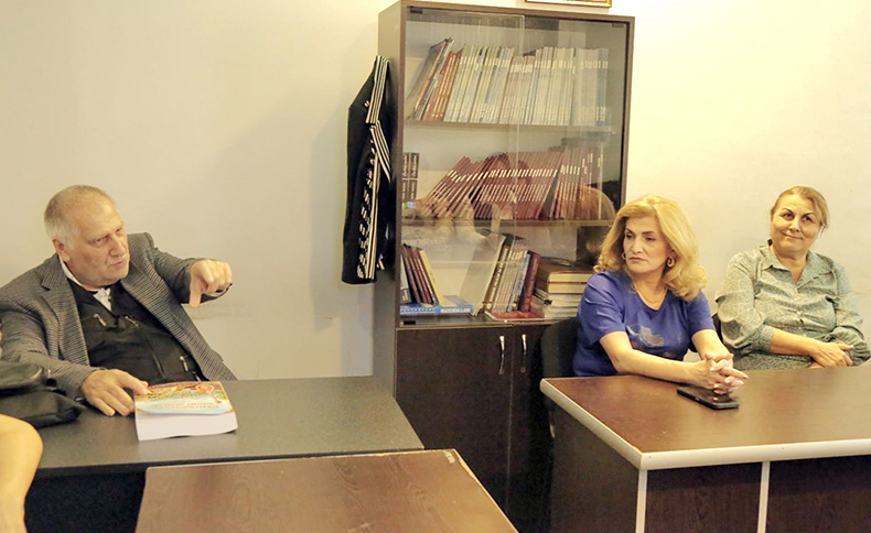Folklor İnstitutunda “Kitabi-Dədə Qorqud” eposunda alqış və qarğışların poetik funksiyaları araşdırılıb