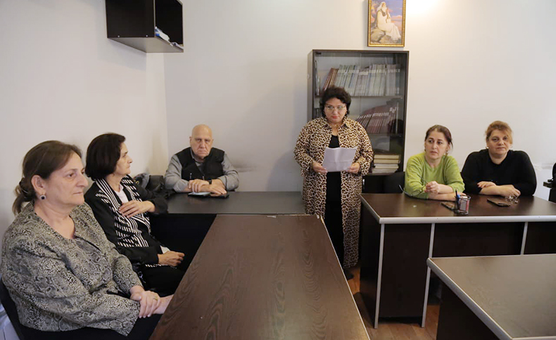 Folklor İnstitutunda “Kitabi-Dədə Qorqud” dastanının tərcümə və tədqiq məsələlərinə həsr olunan seminar keçirilib