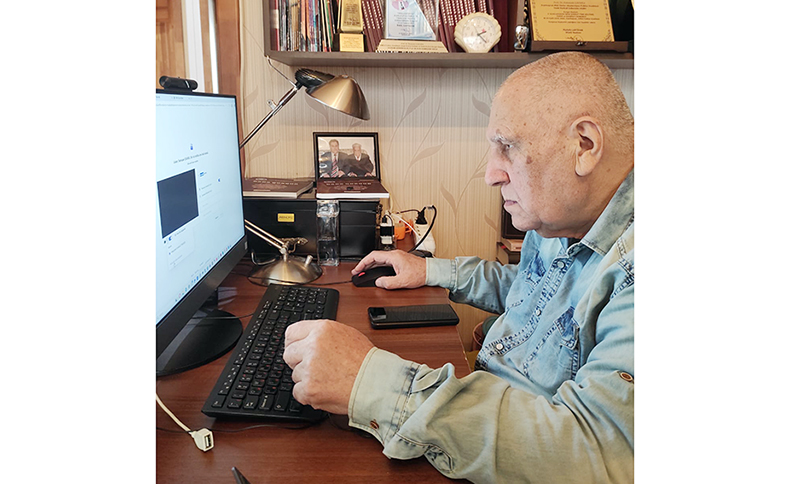 Folklor İnstitutunun professoru beynəlxalq konfransda məruzə edib