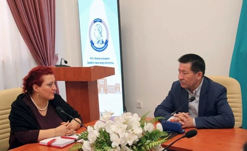 Folklor İnstitutunun əməkdaşı Qumru Şəhriyar Qazaxıstanda “Qırx batır” dastan silsiləsi ilə bağlı məruzə edib