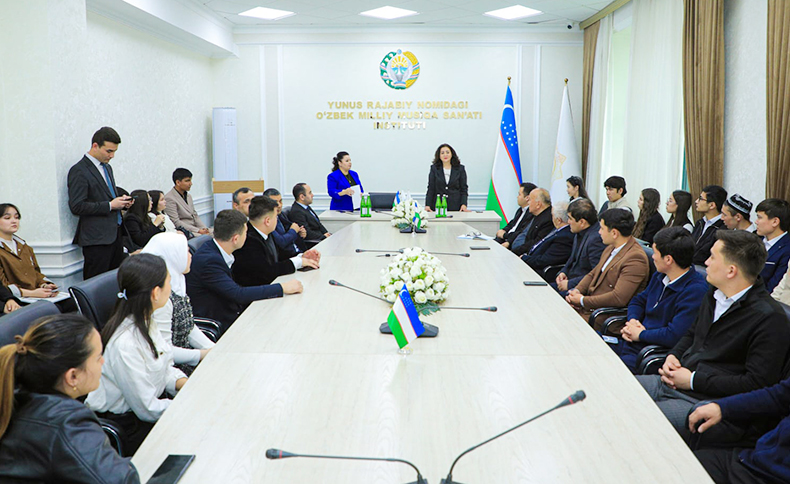 Folklor İnstitutunun dosenti Daşkənddə ustad dərsi keçib